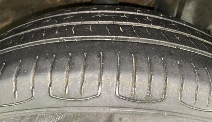 2022 Maruti New Wagon-R ZXI 1.2, Petrol, Manual, 1,12,882 km, Right Front Tyre Tread