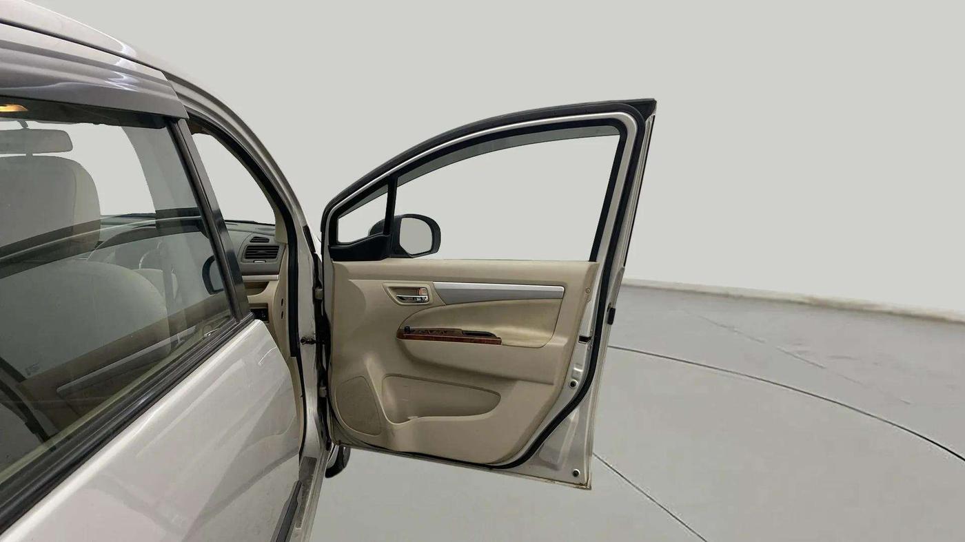 2016 Maruti Ertiga ZXI, Petrol, Manual, 1,07,286 km, RHS Front Door