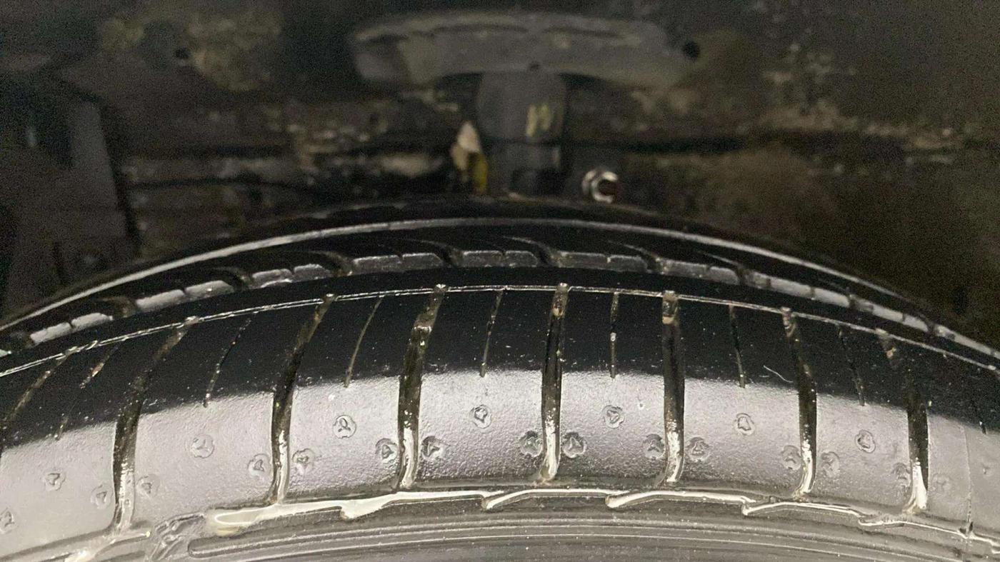 2016 Maruti Ertiga ZXI, Petrol, Manual, 1,07,286 km, Left Front Tyre Tread