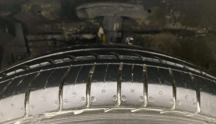 2016 Maruti Ertiga ZXI, Petrol, Manual, 1,07,286 km, Left Front Tyre Tread