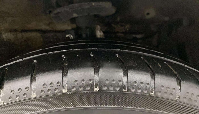 2016 Maruti Ertiga ZXI, Petrol, Manual, 1,07,286 km, Right Front Tyre Tread
