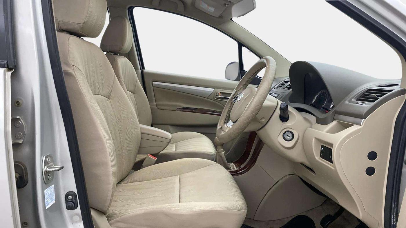 2016 Maruti Ertiga ZXI, Petrol, Manual, 1,07,286 km, Right Side Front Door Cabin