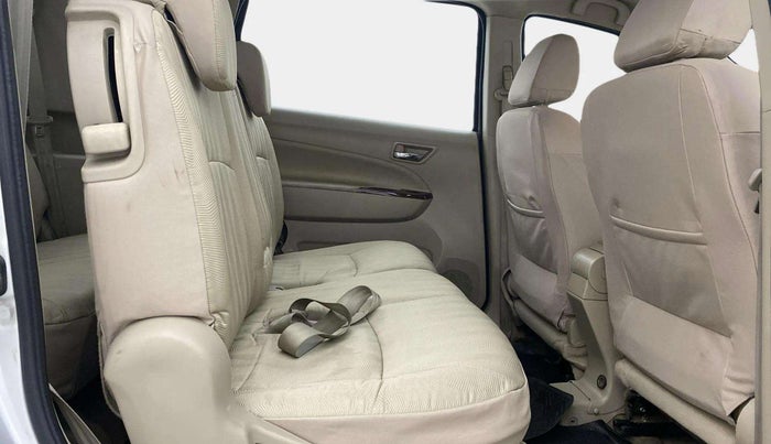 2016 Maruti Ertiga ZXI, Petrol, Manual, 1,07,286 km, Right Side Rear Door Cabin