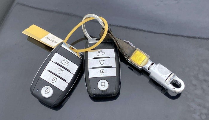 2021 KIA SONET HTX 1.0 IMT, Petrol, Manual, 59,318 km, Key Close Up