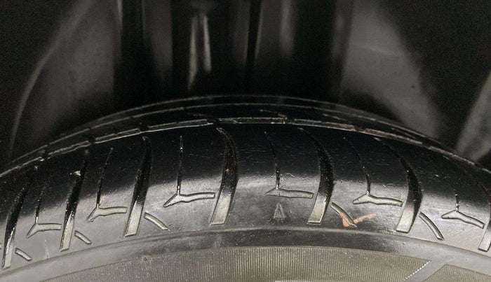 2018 Volkswagen Vento HIGHLINE PLUS 1.5 AT 16 ALLOY, Diesel, Automatic, 1,16,247 km, Right Rear Tyre Tread