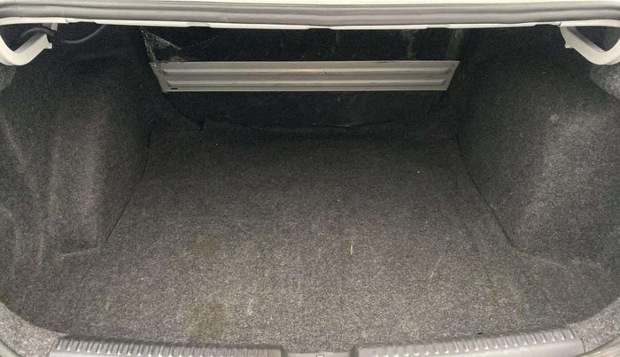 2018 Volkswagen Vento HIGHLINE PLUS 1.5 AT 16 ALLOY, Diesel, Automatic, 1,16,247 km, Boot Open Zoomed View