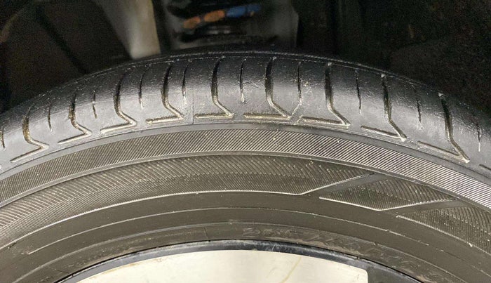 2021 Nissan MAGNITE XV PREMIUM TURBO CVT DUAL TONE, Petrol, Automatic, 42,025 km, Left Front Tyre Tread