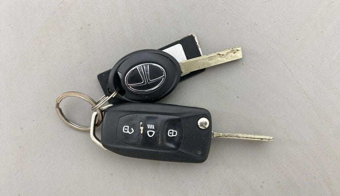 2022 Tata PUNCH ADVENTURE MT, Petrol, Manual, 55,076 km, Key Close Up