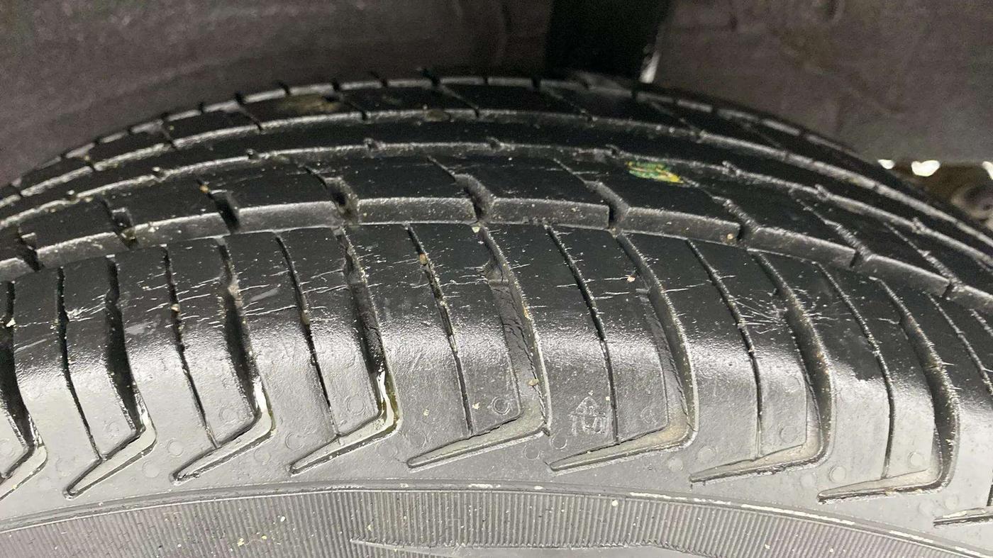 2015 Renault Kwid RXT 0.8, Petrol, Manual, 35,841 km, Left Rear Tyre Tread
