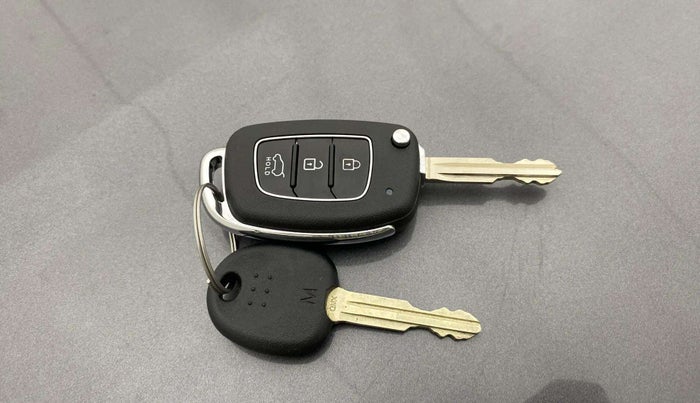 2019 Hyundai VENUE S 1.2, Petrol, Manual, 69,289 km, Key Close Up
