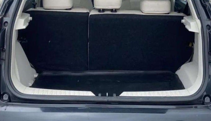 2020 Mahindra XUV300 W8 1.2 PETROL, Petrol, Manual, 46,537 km, Boot Inside