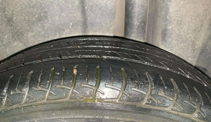 2015 Maruti Ciaz ZXI AT, Petrol, Automatic, 68,996 km, Left Rear Tyre Tread