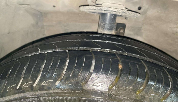 2015 Maruti Ciaz ZXI AT, Petrol, Automatic, 68,996 km, Left Front Tyre Tread