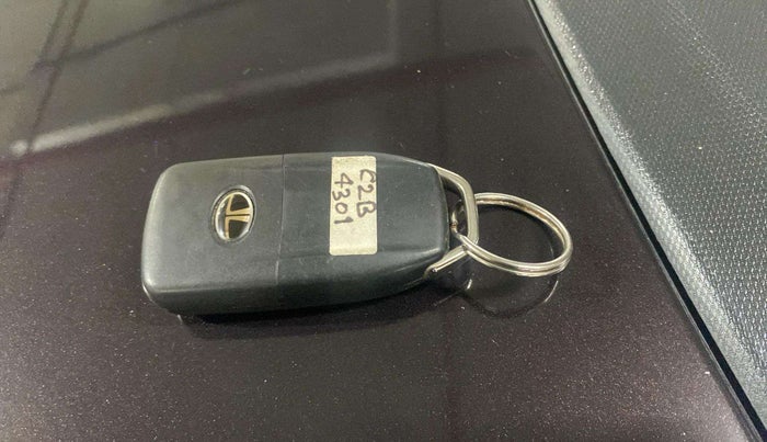 2022 Tata Tiago XZ PLUS CNG, CNG, Manual, 38,470 km, Key Close Up