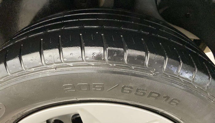 2016 Hyundai Creta BASE 1.6 PETROL, Petrol, Manual, 44,314 km, Right Rear Tyre Tread