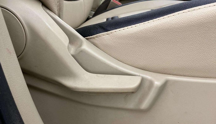 2021 Maruti Ertiga VXI CNG, CNG, Manual, 85,056 km, Driver Side Adjustment Panel
