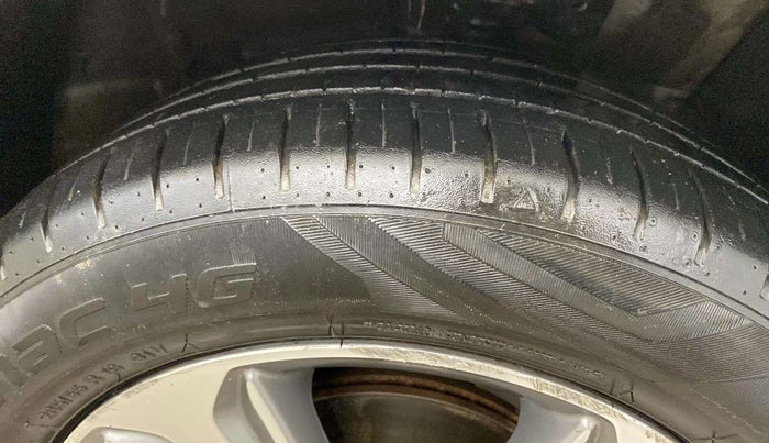 2019 Hyundai Verna 1.6 VTVT SX, Petrol, Manual, 90,336 km, Right Front Tyre Tread