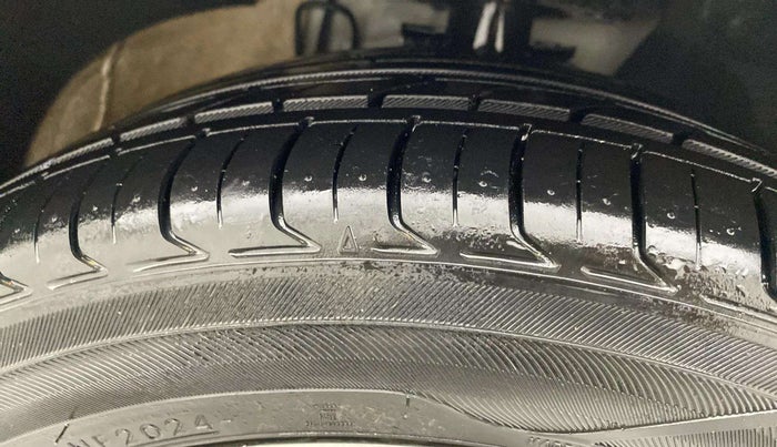 2020 Volkswagen Polo HIGHLINE PLUS 1.0L TSI, Petrol, Manual, 27,064 km, Right Front Tyre Tread