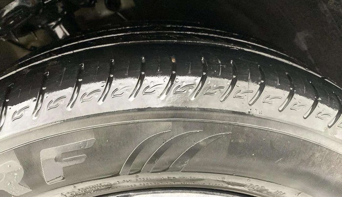 2022 KIA CARENS PRESTIGE PLUS 1.5 DIESEL 7 STR, Diesel, Manual, 60,887 km, Right Front Tyre Tread