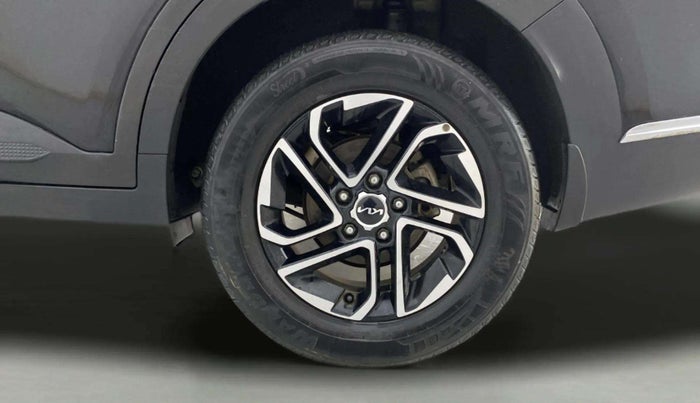 2022 KIA CARENS PRESTIGE PLUS 1.5 DIESEL 7 STR, Diesel, Manual, 60,887 km, Left Rear Wheel