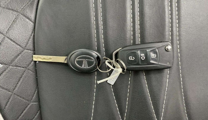2022 Tata NEXON XMA SUNROOF PETROL, Petrol, Automatic, 18,491 km, Key Close Up