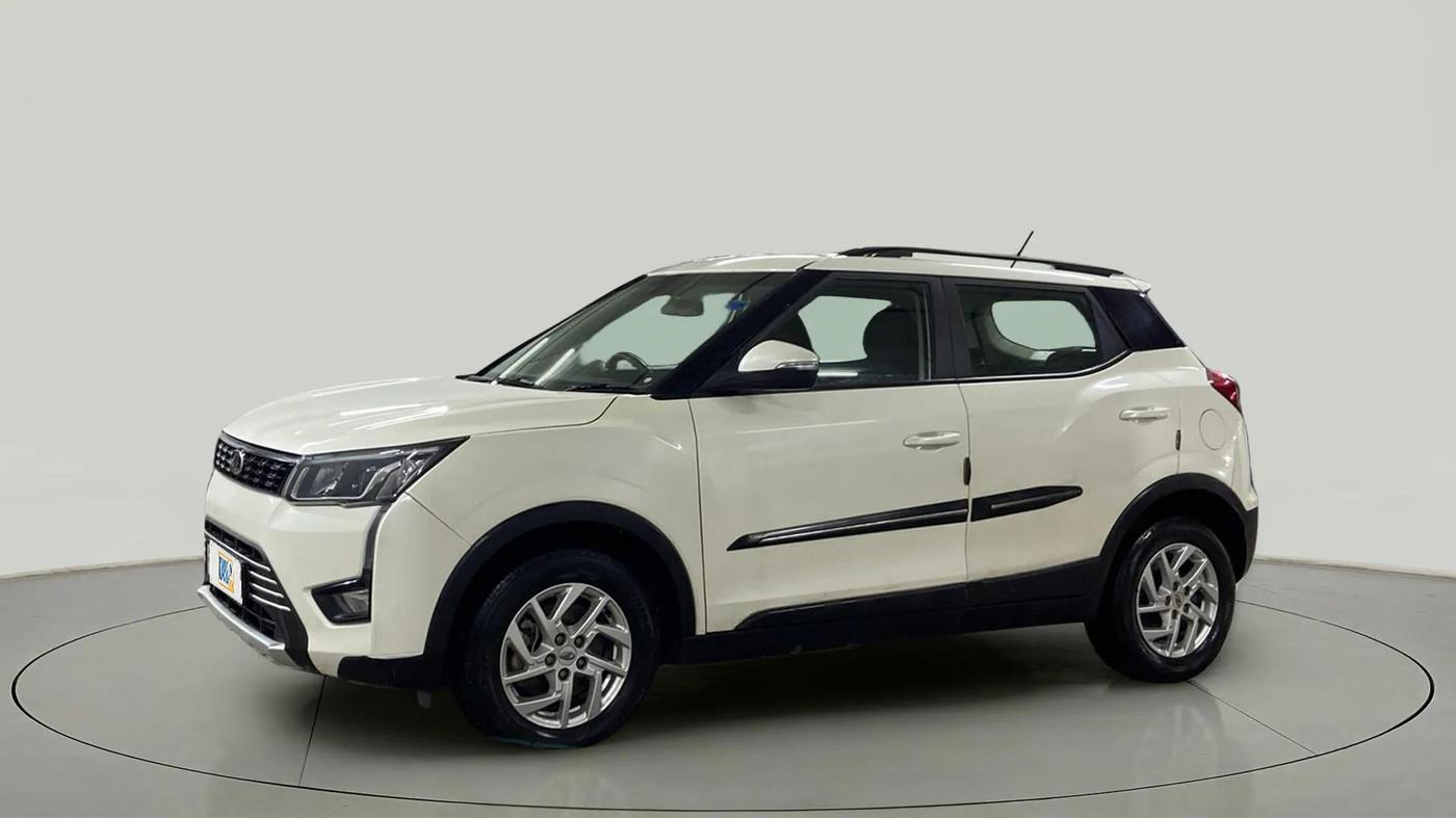 2022 Mahindra XUV300 W8 1.2 PETROL, Petrol, Manual, 44,655 km, Left Front Diagonal