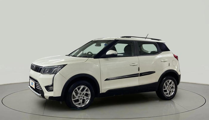2022 Mahindra XUV300 W8 1.2 PETROL, Petrol, Manual, 44,655 km, Left Front Diagonal