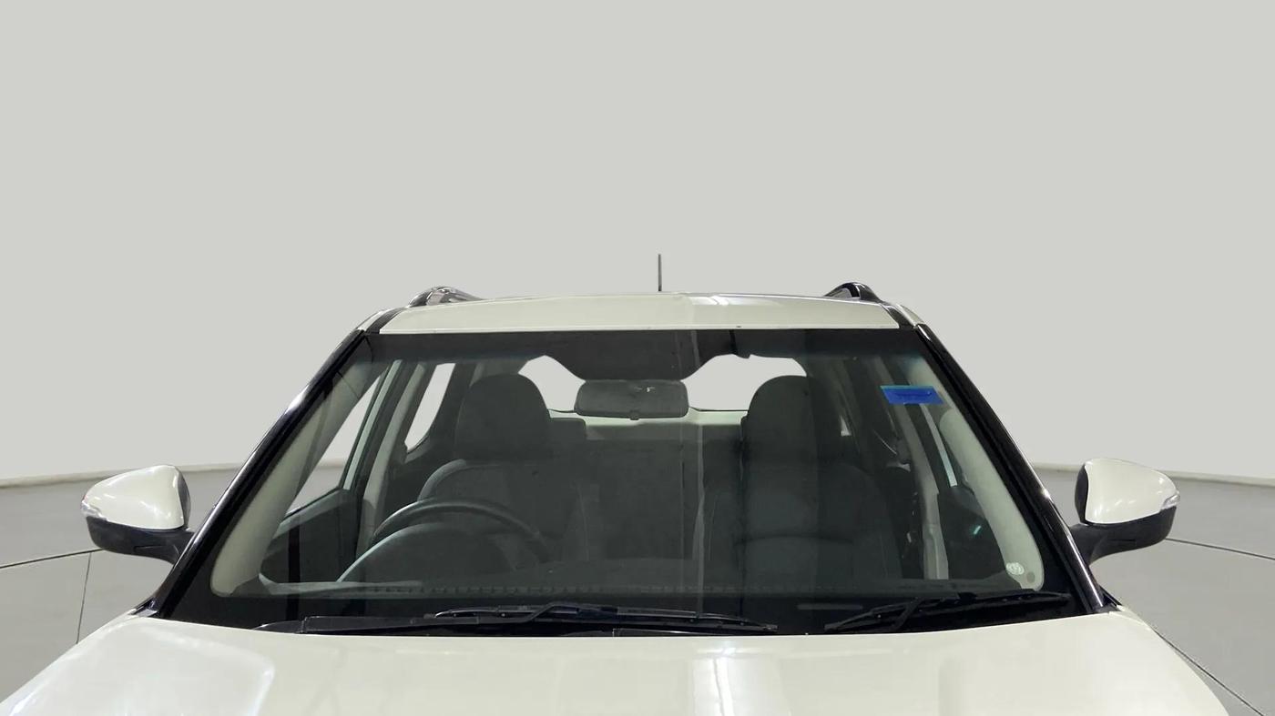 2022 Mahindra XUV300 W8 1.2 PETROL, Petrol, Manual, 44,655 km, Front Windshield