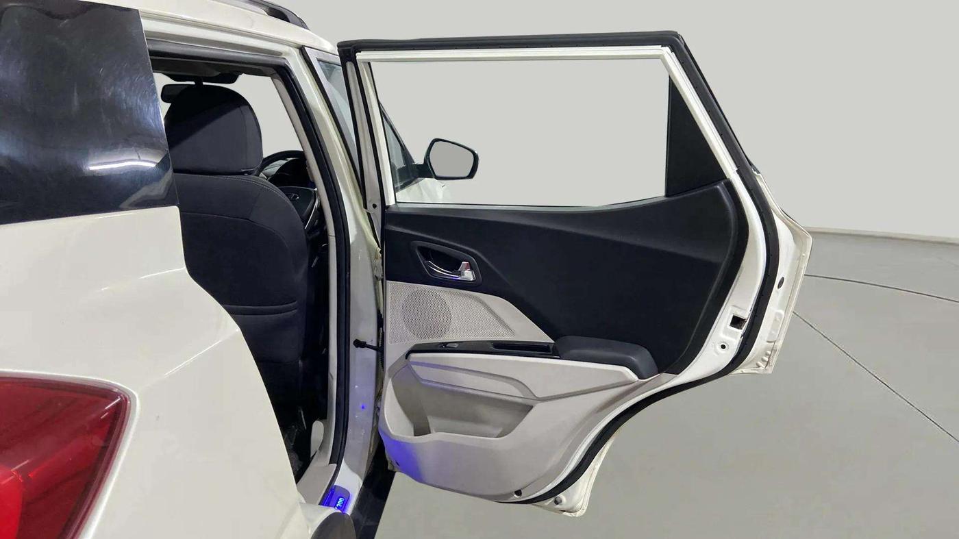 2022 Mahindra XUV300 W8 1.2 PETROL, Petrol, Manual, 44,655 km, RHS Rear Door