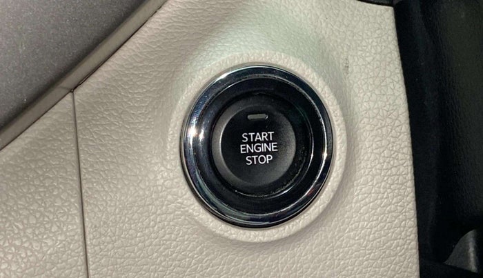 2022 Mahindra XUV300 W8 1.2 PETROL, Petrol, Manual, 44,655 km, Keyless Start/ Stop Button