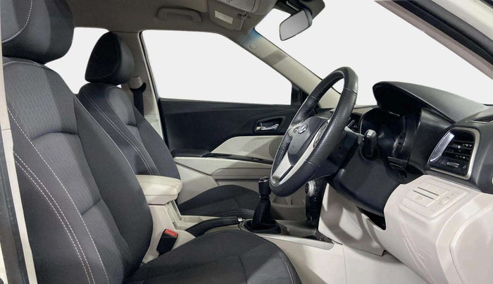 2022 Mahindra XUV300 W8 1.2 PETROL, Petrol, Manual, 44,655 km, Right Side Front Door Cabin