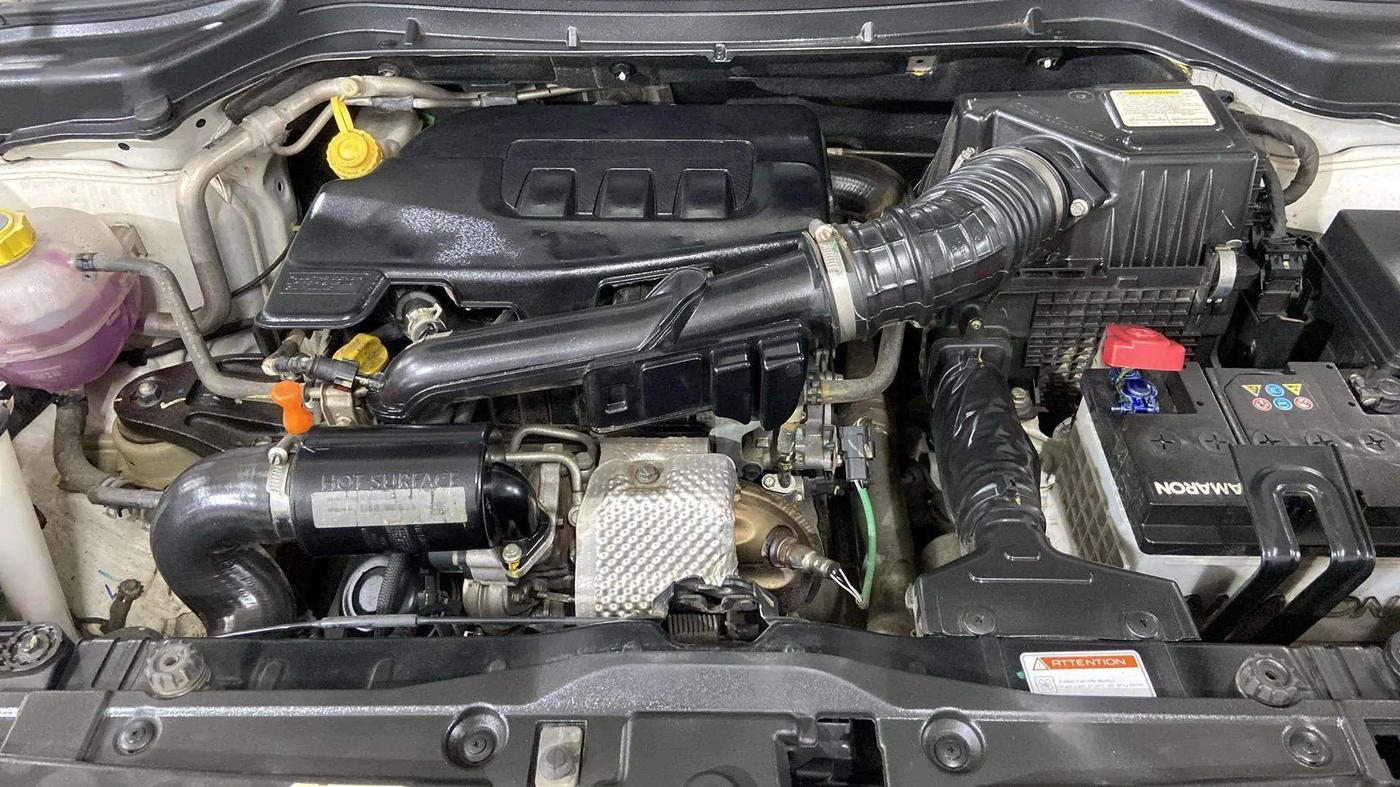 2022 Mahindra XUV300 W8 1.2 PETROL, Petrol, Manual, 44,655 km, Engine View