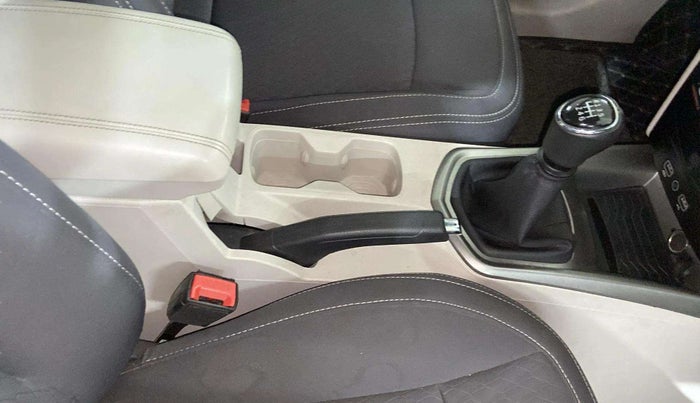 2022 Mahindra XUV300 W8 1.2 PETROL, Petrol, Manual, 44,655 km, Gear Lever