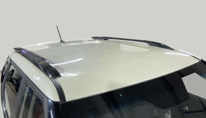2022 Mahindra XUV300 W8 1.2 PETROL, Petrol, Manual, 44,655 km, Roof