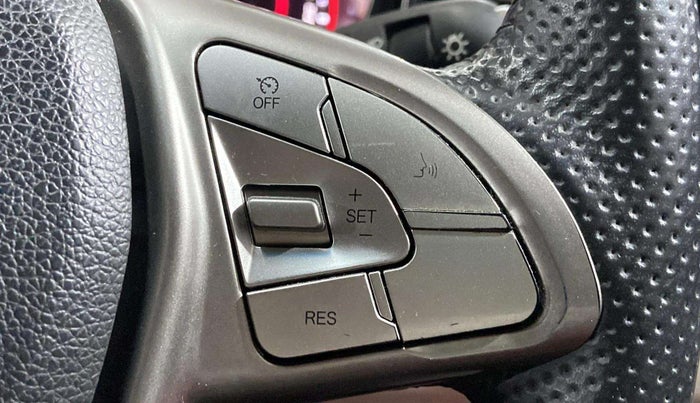 2022 Mahindra XUV300 W8 1.2 PETROL, Petrol, Manual, 44,655 km, Adaptive Cruise Control