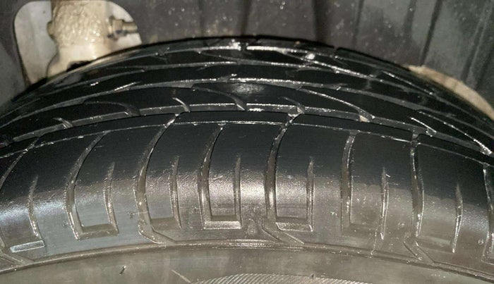 2022 Mahindra XUV300 W8 1.2 PETROL, Petrol, Manual, 44,655 km, Left Rear Tyre Tread