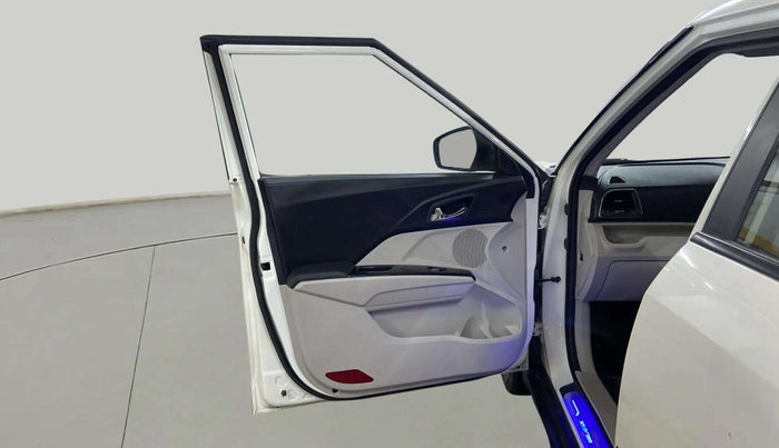 2022 Mahindra XUV300 W8 1.2 PETROL, Petrol, Manual, 44,655 km, LHS Front Door