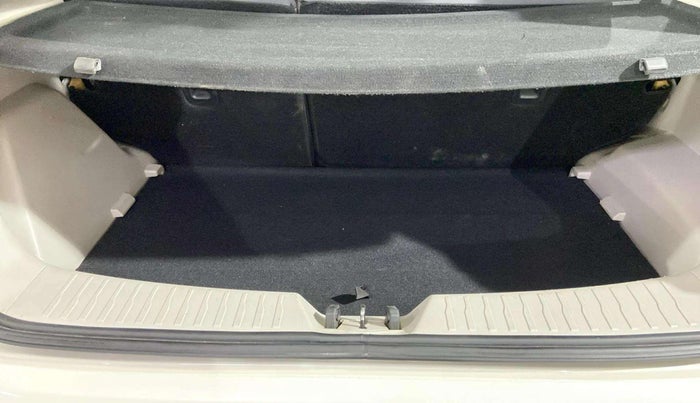 2022 Mahindra XUV300 W8 1.2 PETROL, Petrol, Manual, 44,655 km, Boot Inside