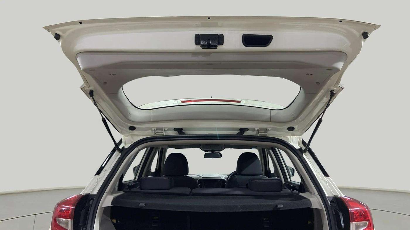 2022 Mahindra XUV300 W8 1.2 PETROL, Petrol, Manual, 44,655 km, Boot Door Open