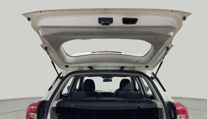 2022 Mahindra XUV300 W8 1.2 PETROL, Petrol, Manual, 44,655 km, Boot Door Open