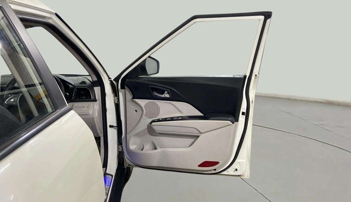 2022 Mahindra XUV300 W8 1.2 PETROL, Petrol, Manual, 44,655 km, RHS Front Door