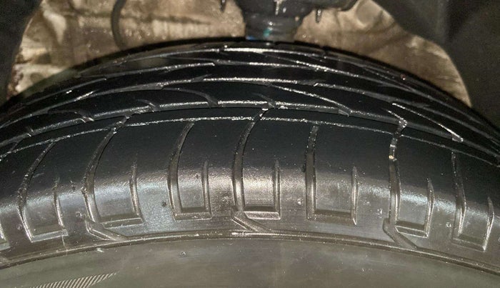 2022 Mahindra XUV300 W8 1.2 PETROL, Petrol, Manual, 44,655 km, Left Front Tyre Tread