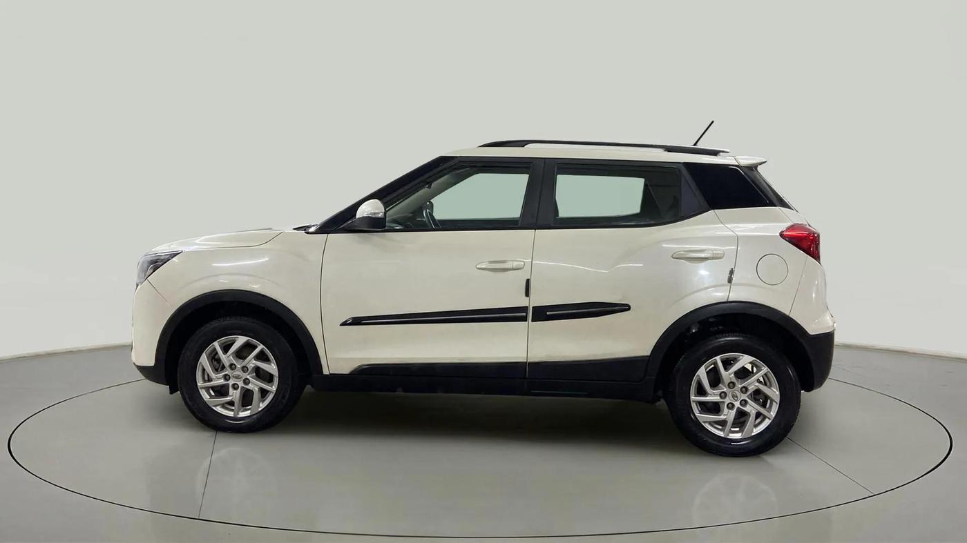 2022 Mahindra XUV300 W8 1.2 PETROL, Petrol, Manual, 44,655 km, Left Side