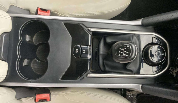 2021 Tata Safari XZ, Diesel, Manual, 33,573 km, Gear Lever