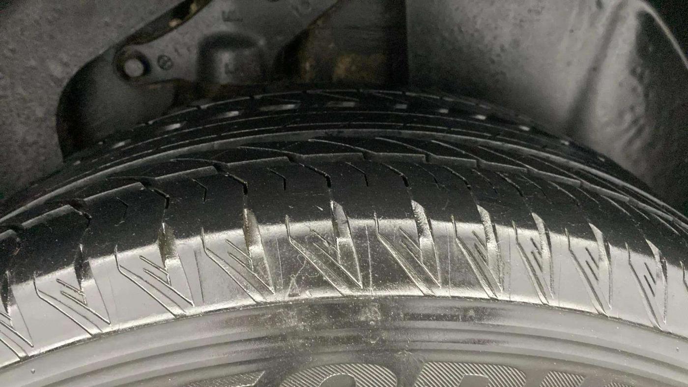 2021 Tata Safari XZ, Diesel, Manual, 33,573 km, Left Rear Tyre Tread