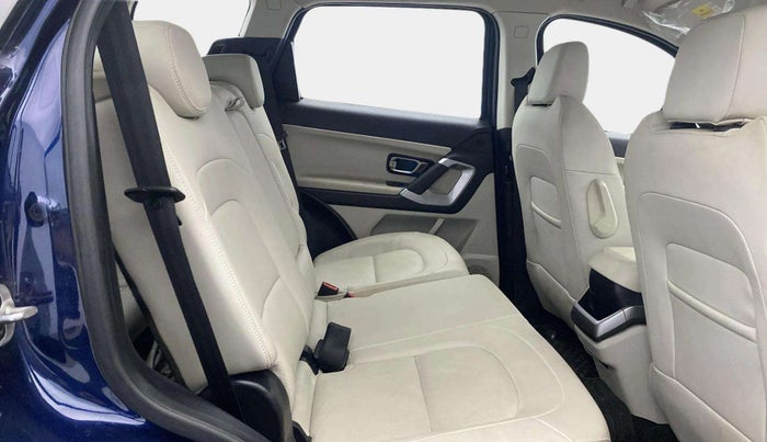 2021 Tata Safari XZ, Diesel, Manual, 33,573 km, Right Side Rear Door Cabin