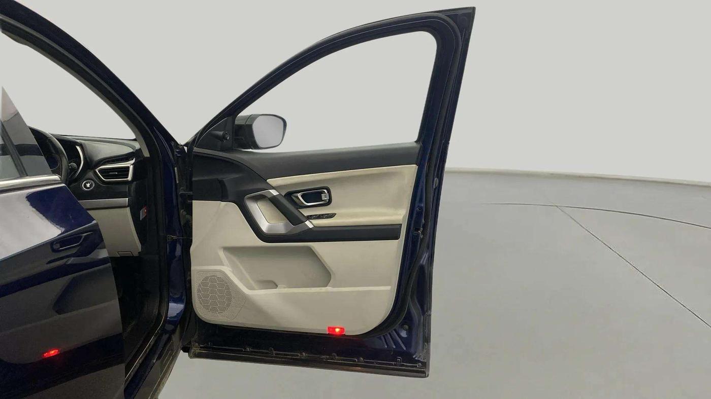 2021 Tata Safari XZ, Diesel, Manual, 33,573 km, RHS Front Door