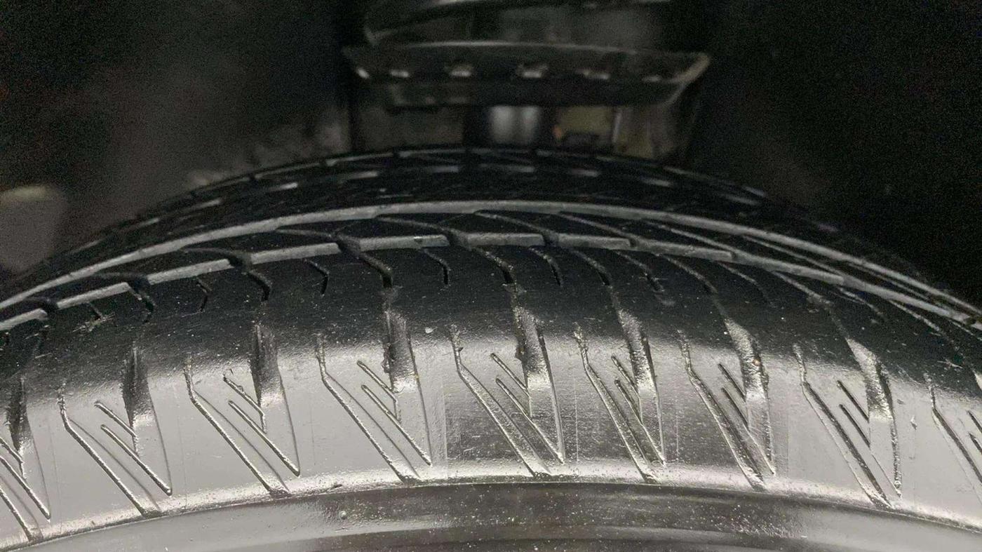 2021 Tata Safari XZ, Diesel, Manual, 33,573 km, Left Front Tyre Tread