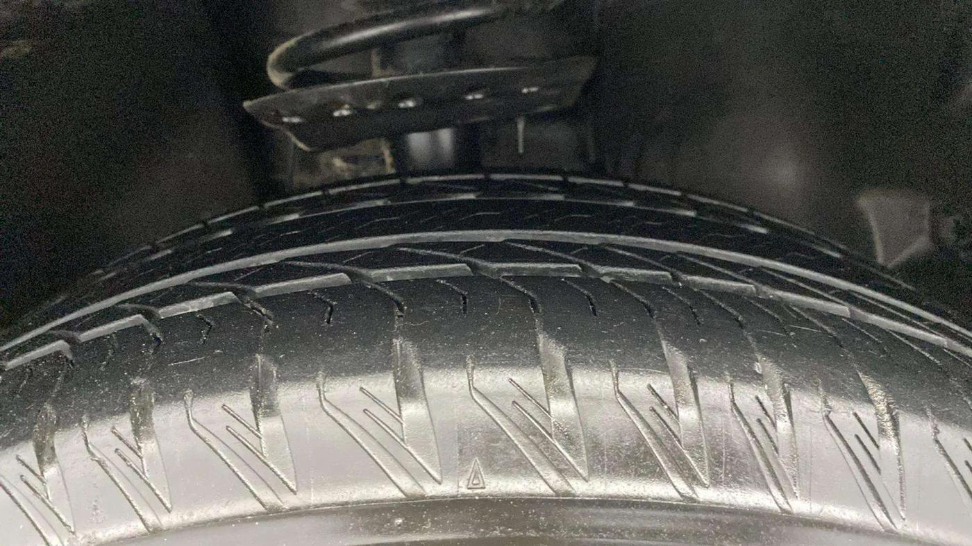 2021 Tata Safari XZ, Diesel, Manual, 33,573 km, Right Front Tyre Tread