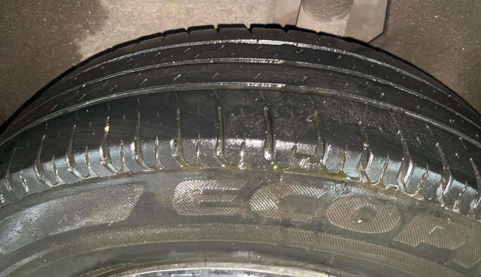 2017 Maruti Dzire VDI AMT, Diesel, Automatic, 34,717 km, Left Rear Tyre Tread